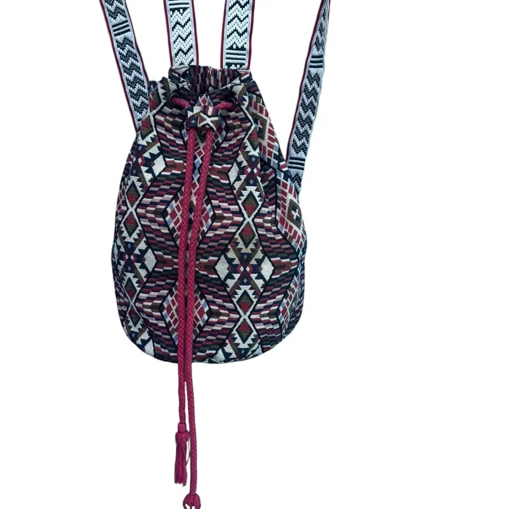 Geometric Patterned Drawstring Backpack - Picture 5 of 11